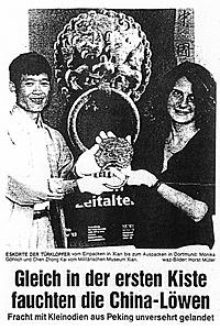 Zeitungsausschnitt über die Begleitung der Exponate für die Ausstellung Chinas Goldenes Zeitalter in der waz.