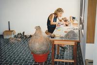 Während der Arbeit beim Zeichnen der Keramikfunde von Pailón. Foto: S. Sistermanns.