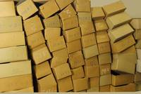 Ein Teil der 240 Kartons mit Keramikscherben aus dem Bombenschutt des zerstörten Museums für Vor- und Frühgeschichte im Bayenturm in Köln.