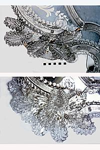 Detailfoto der Blattrosette rechts oben vor (oben) und nach (unten) der Reinigung und Ergänzung.