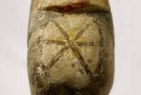 Die Satteldecke auf dem Pferderücken wies eine feine Bemalung auf.